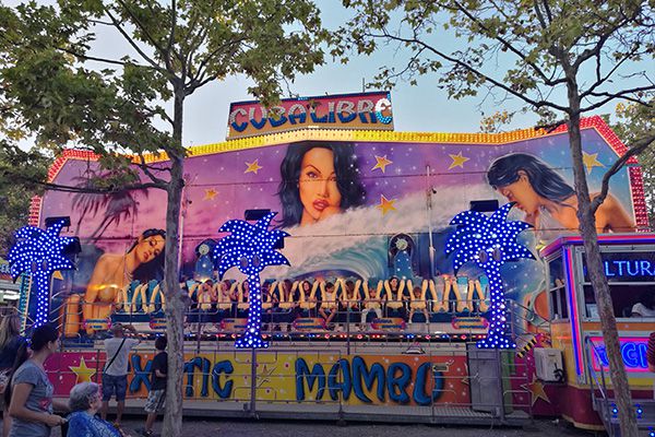 太阳城官网照明的娱光灯用在西班牙游乐装备展示