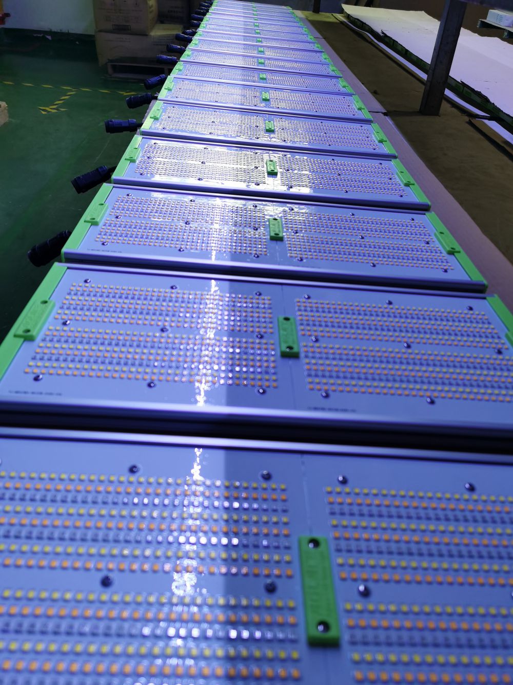 太阳城官网光电的ＳＭＤＬＥＤ用于公司自产的植物生长灯